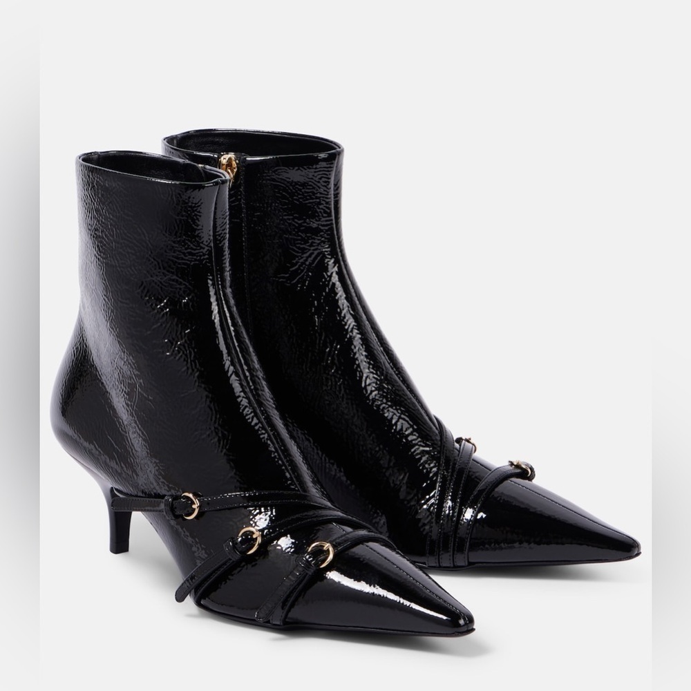 MIU MIU
Patent leather ankle boots